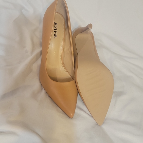 Nude color- pointed toe high heels - Picture 5 of 6